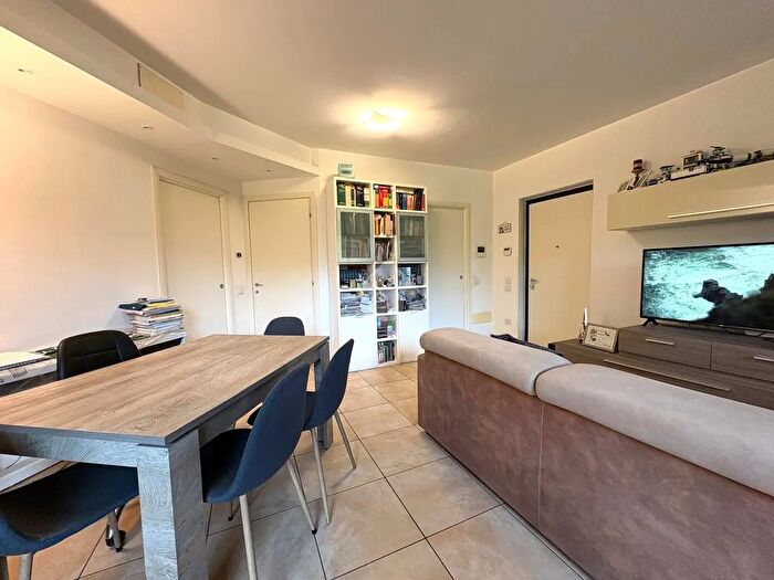 Appartamento trilocale in vendita in Via Santa Teresa, Legnano