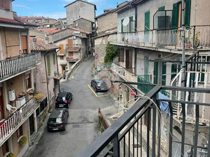 Appartamento trilocale in vendita in Via Costantino Tabolacci, Olevano Romano