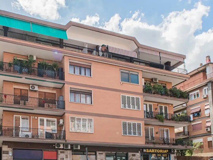 Appartamento con 5 locali in vendita in Via Pasquale Baffi, Roma