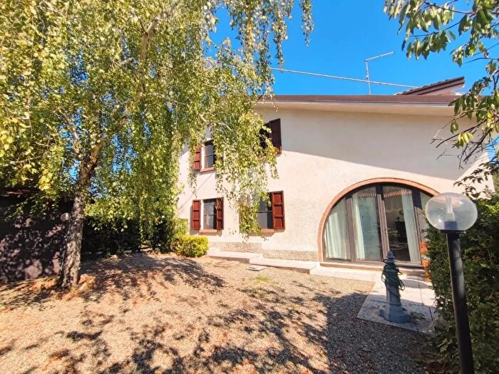 Casa quadrilocale in vendita in Frazione Vigana, Dernice