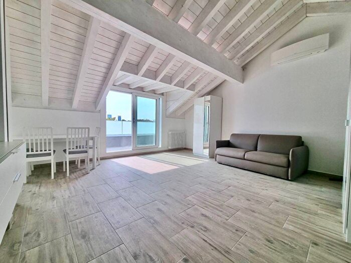 Appartamento bilocale in affitto in Via Giocondo Albertolli, Certosa, Milano