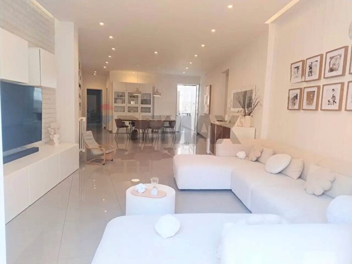 Appartamento quadrilocale in vendita in Via Francesco Domenico Guerrazzi, Palermo