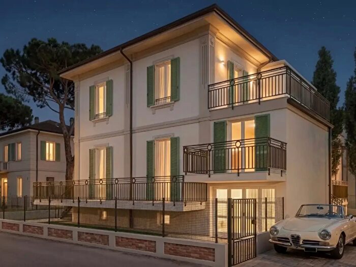 Appartamento trilocale in vendita in Via Rapisardi, Riccione
