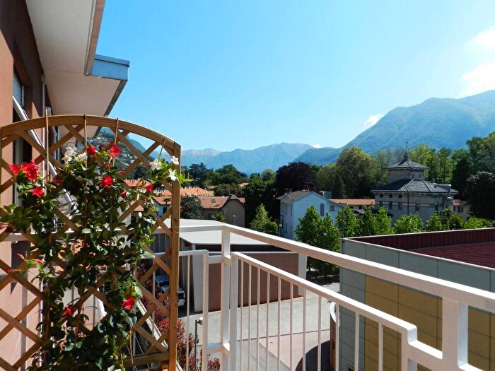 Appartamento trilocale in affitto in Via Giornate, Cernobbio