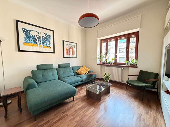 Appartamento trilocale in affitto in Viale Tunisia, Porta Venezia, Milano