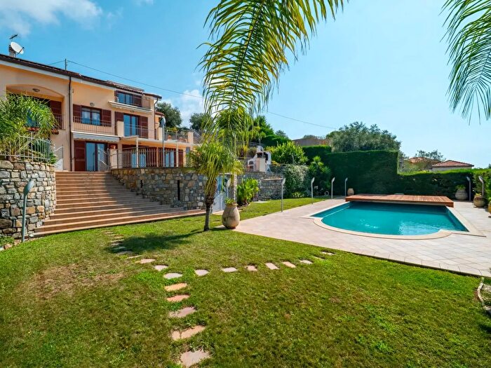 Casa con 11 locali in vendita in Strada San Lorenzo, Sanremo