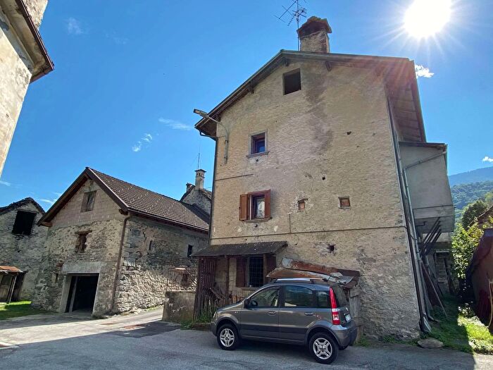 Casa trilocale in vendita in Frazione Braccio Snc, Crodo