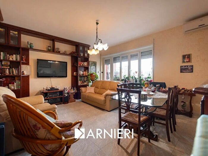 Appartamento con 6 locali in vendita in Via Ovidio, Latina