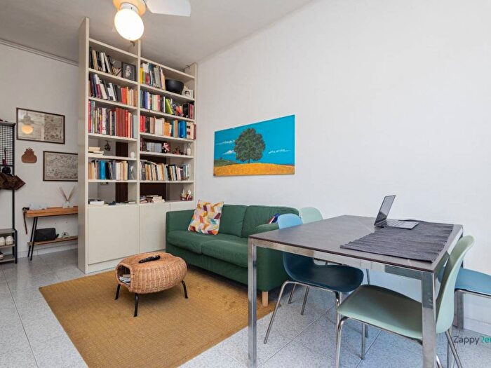 Appartamento bilocale in affitto in Via Santa Monica, Prato Centenaro, Milano