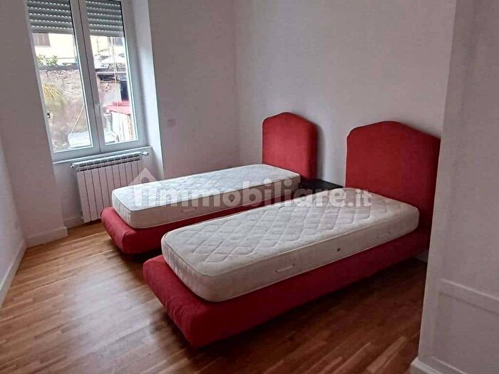 Appartamento trilocale in affitto in Via Luca Samuele Cagnazzi, Sanità, Napoli