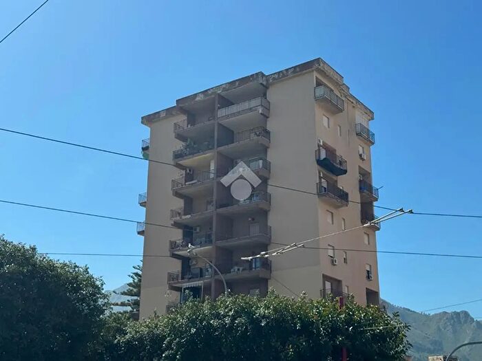 Appartamento quadrilocale in vendita in Corso dei Mille, Palermo
