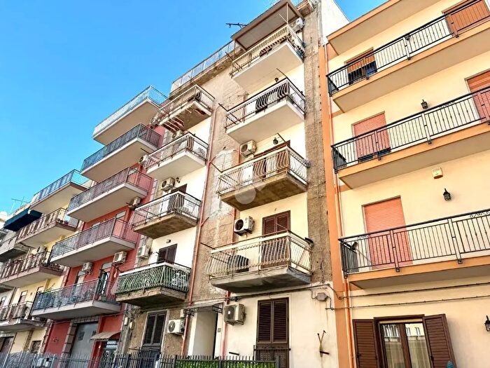 Appartamento trilocale in vendita in Via Conte Federico, Palermo