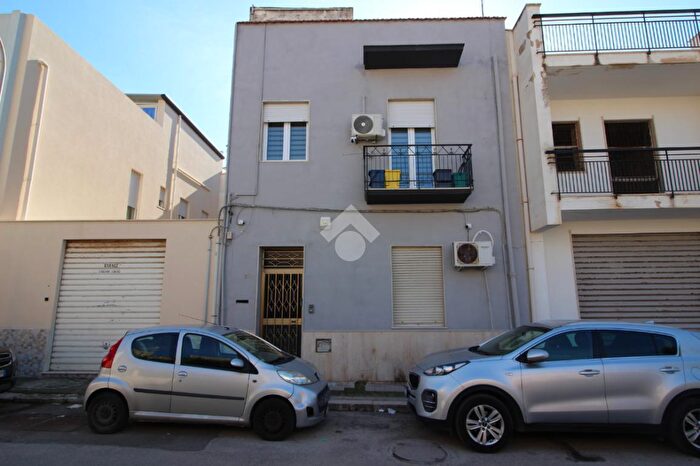 Appartamento trilocale in affitto in Via Liguria, Erice