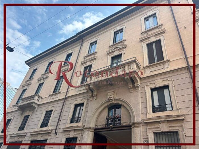 Appartamento monolocale in affitto in Via Solferino, Moscova, Milano