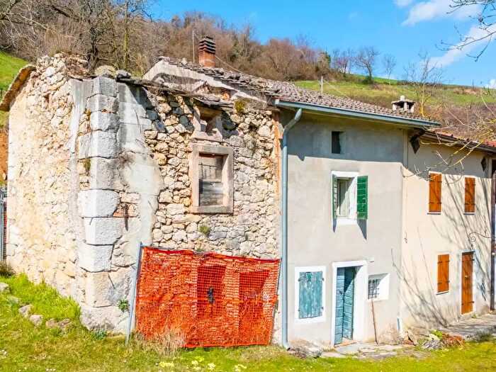 Casa con 5 locali in vendita in Contrada Valleni, Rovere Veronese