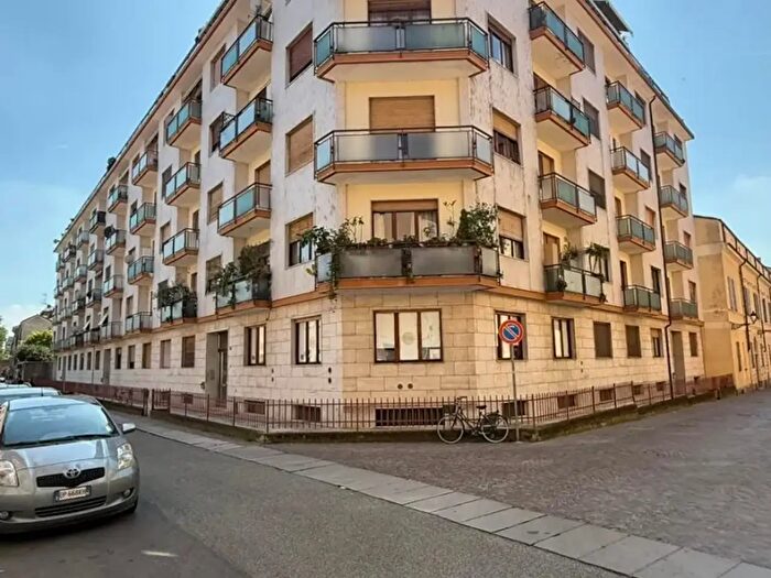 Appartamento quadrilocale in vendita in Via Pinelli, Casale Monferrato