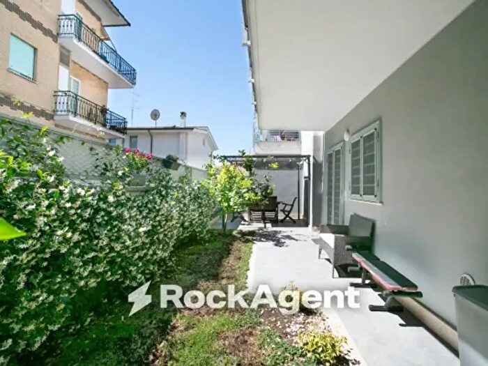 Appartamento trilocale in vendita in Via Ildebrando della Giovanna, Roma