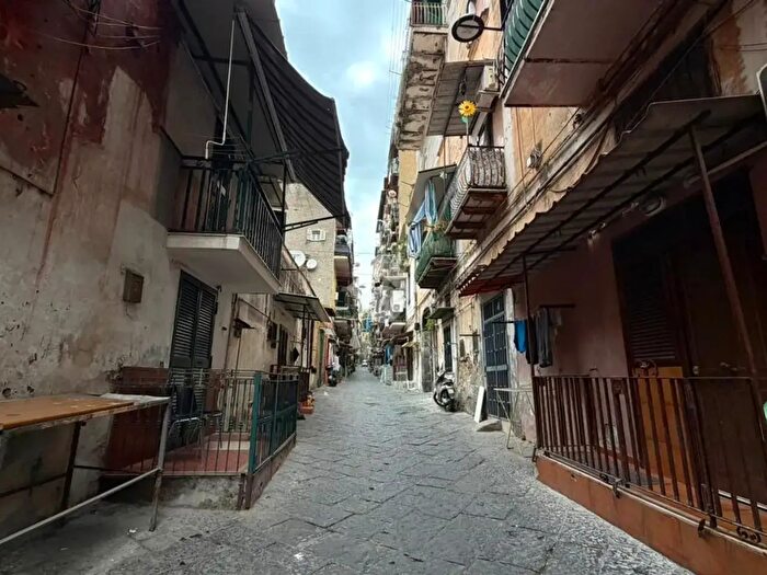 Appartamento bilocale in vendita in Via Cavone S Gennaro dei Poveri, Napoli