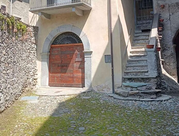 Appartamento in vendita in Via Scarpatetti Sondrio Sondrio, Sondrio