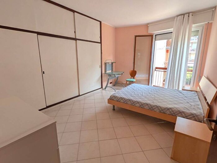 Appartamento con 5 locali in affitto in Via Giuseppe Zolezzi, Marina di Massa Centro, Massa