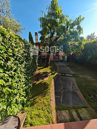 Appartamento con 8 locali in vendita in Via Santa Maria, Campi Bisenzio