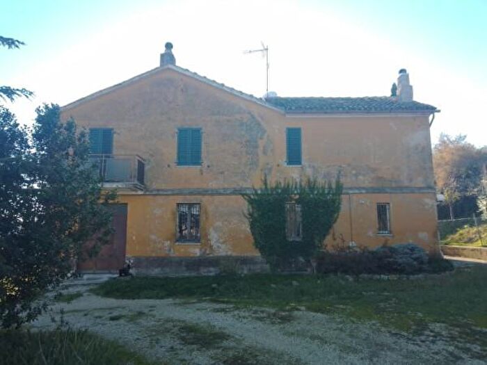 Casa con 6 locali in vendita in Via Gangalia Alta, Jesi