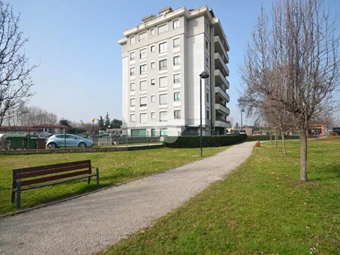 Appartamento monolocale in vendita in Piazza Pertini, Caronno Pertusella
