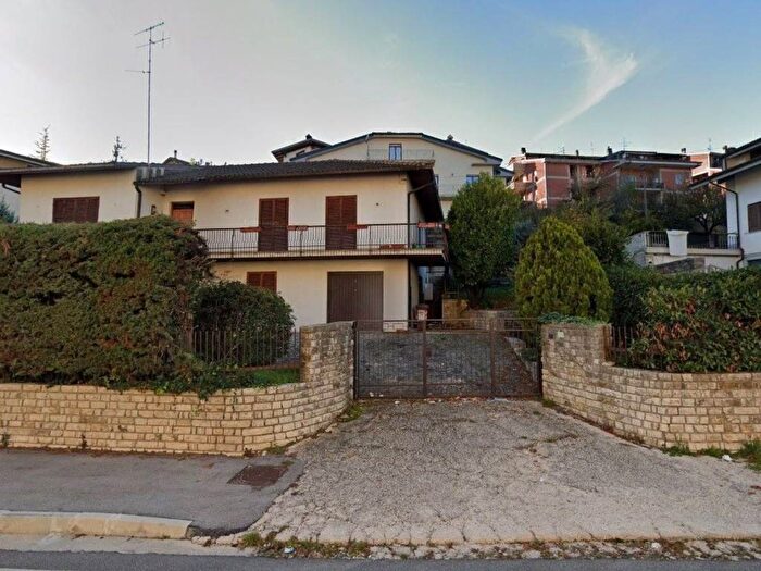 Appartamento con 5 locali in affitto in Via degli Alpini, Centro, Carsoli