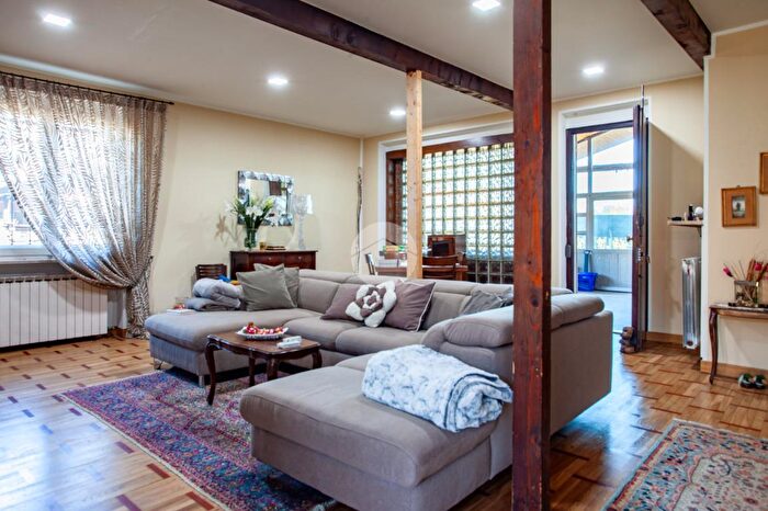 Casa con 10 locali in vendita in Via Torino, Givoletto