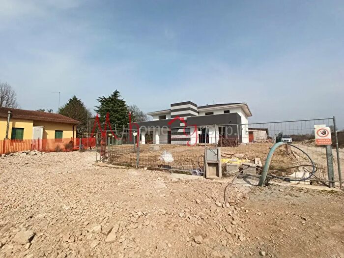 Casa quadrilocale in vendita in Via XI Febbraio, Legnaro