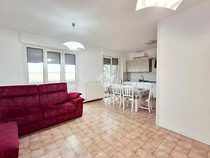 Appartamento trilocale in vendita in Via Antonio Carini, Piacenza