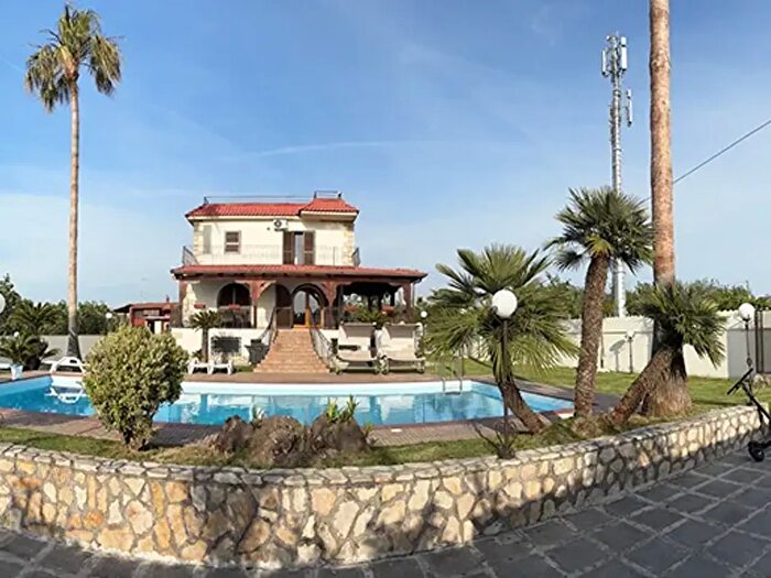 Casa con 10 locali in vendita in Via Masseria Vecchia, Giugliano In Campania