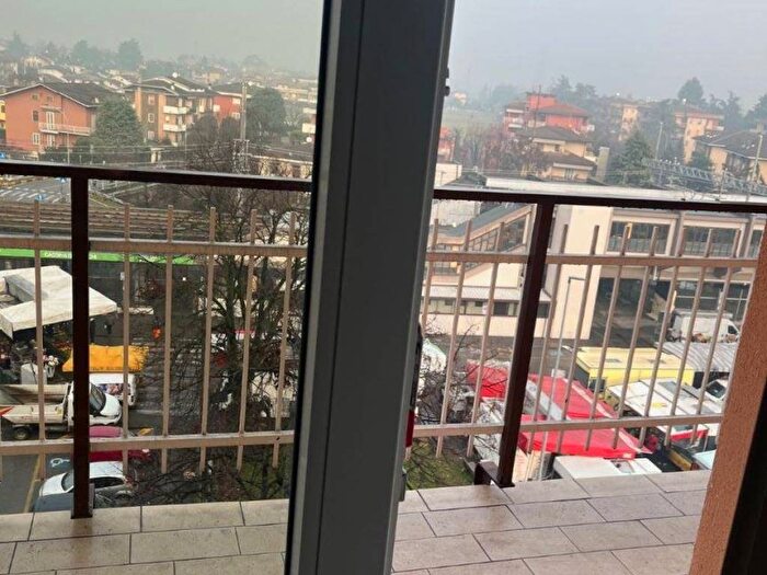 Appartamento trilocale in affitto in Piazza Decorati al Valore Civile, Centro, Cassina de Pecchi