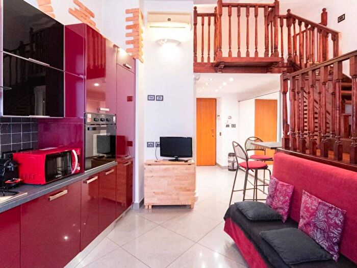 Appartamento bilocale in affitto in Alzaia Naviglio Grande, Navigli Darsena, Milano