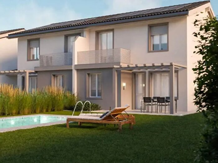 Casa quadrilocale in vendita in Via Luigi Cagnola, Lurate Caccivio