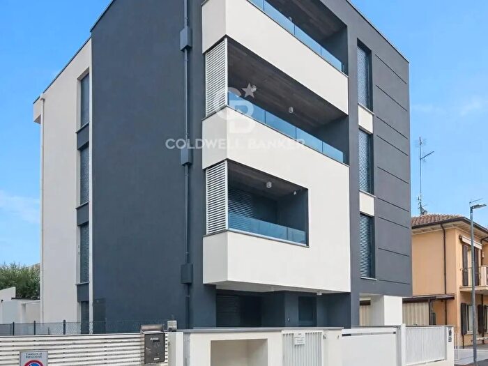 Appartamento quadrilocale in vendita in Viale Enrico Toti, Riccione