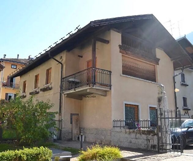 Casa trilocale in vendita in Via San Vigilio Spiazzo, Spiazzo