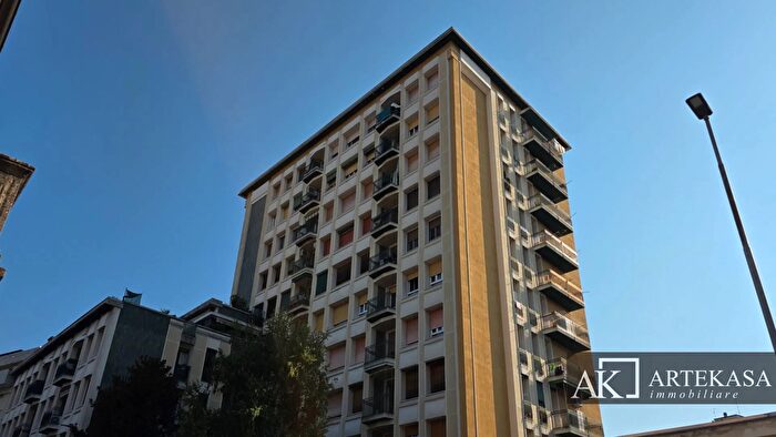 Appartamento con 5 locali in vendita in Via Gorizia, Novara