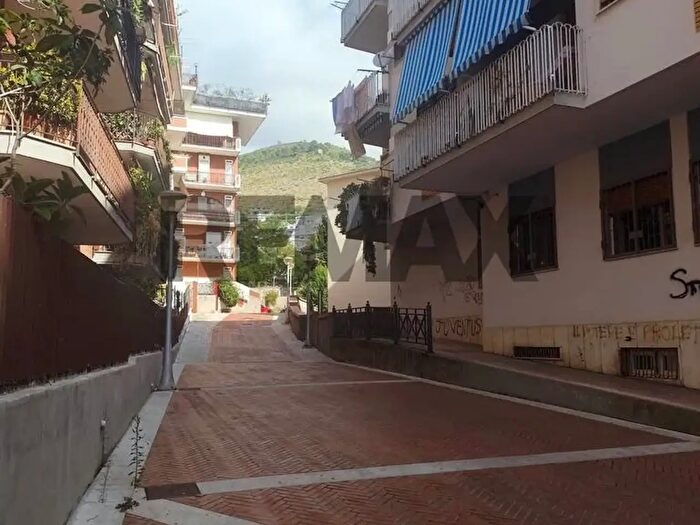 Appartamento con 7 locali in vendita in Formia