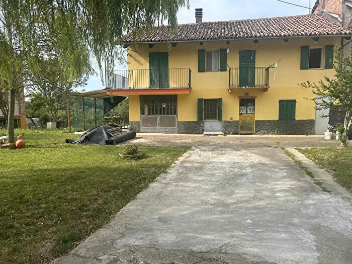 Casa con 6 locali in vendita in Via Giuseppe Garibaldi Saracchi San Martino Alfieri Asti, San Martino Alfieri