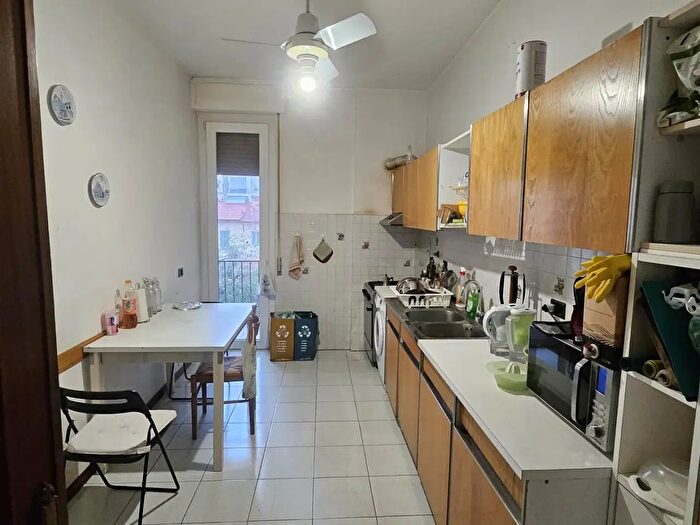 Appartamento con 5 locali in vendita in Via dello Statuto, Firenze