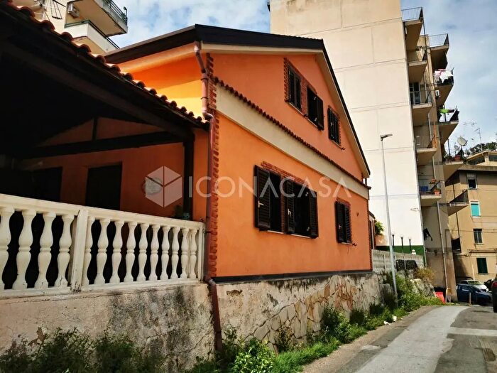 Casa quadrilocale in vendita in Salita Ogliastri SNC, Messina