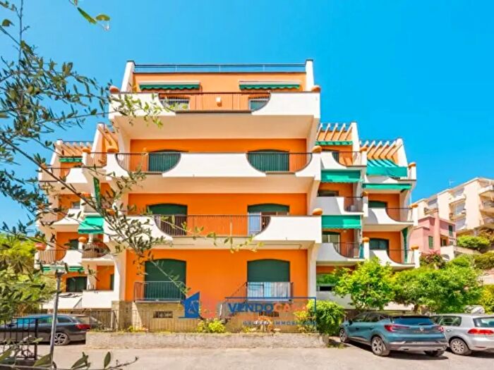 Appartamento trilocale in vendita in Via Berninzoni, Spotorno