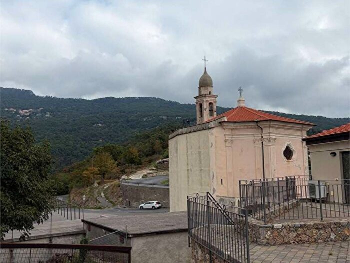 Appartamento monolocale in affitto in Piazza Santi, Centro, Magliolo
