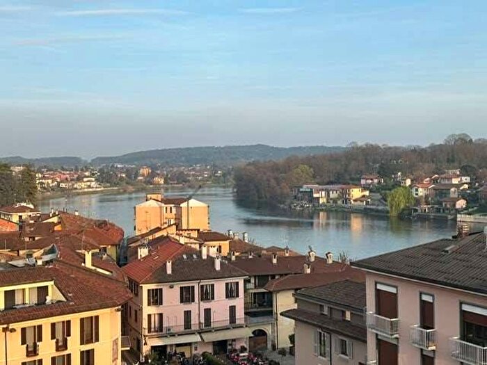 Appartamento trilocale in affitto in via dellolmo, Centro, Sesto Calende