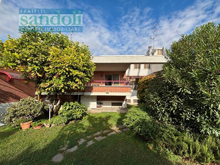 Casa con 6 locali in vendita in Via Don Pollo, Caresanablot