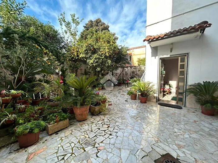 Appartamento trilocale in vendita in Via III Trav Ferdinando Russo, Casoria