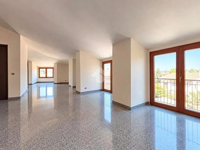 Appartamento quadrilocale in vendita in Via Palazzo, Brignano Gera D'Adda