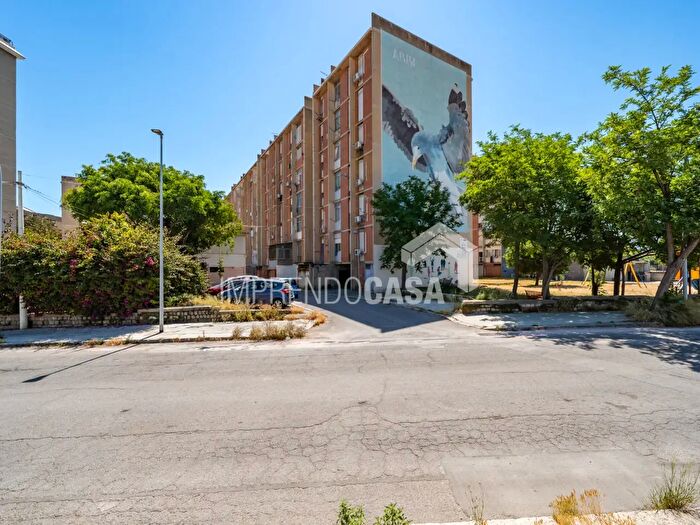 Appartamento con 5 locali in vendita in Passaggio Giuseppe De Felice Giuffrida, Palermo