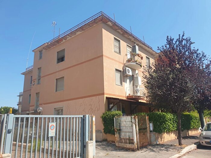 Appartamento trilocale in vendita in Via Donato Bramante, Latina